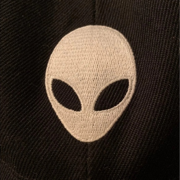 Alienware.com hat - Picture 3 of 7